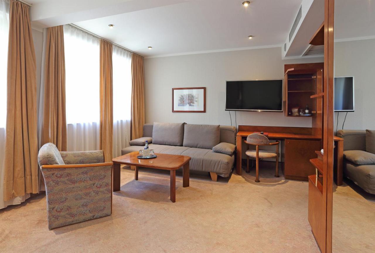 Marburger Hof Hotel ภายนอก รูปภาพ