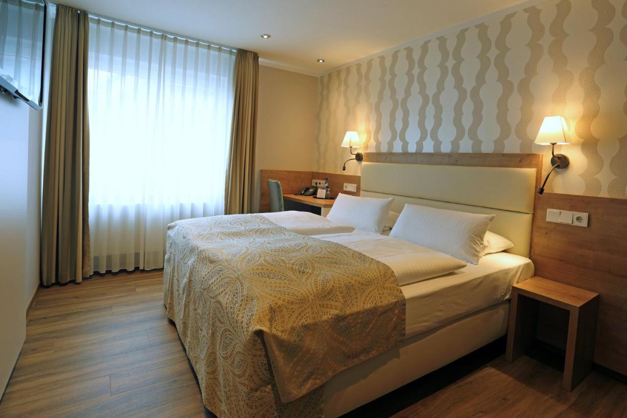 Marburger Hof Hotel ภายนอก รูปภาพ