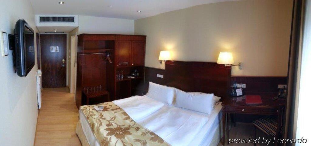 Marburger Hof Hotel ภายนอก รูปภาพ