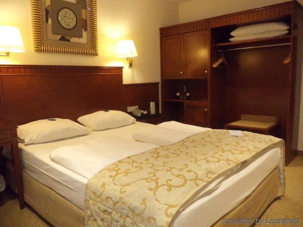 Marburger Hof Hotel ภายนอก รูปภาพ