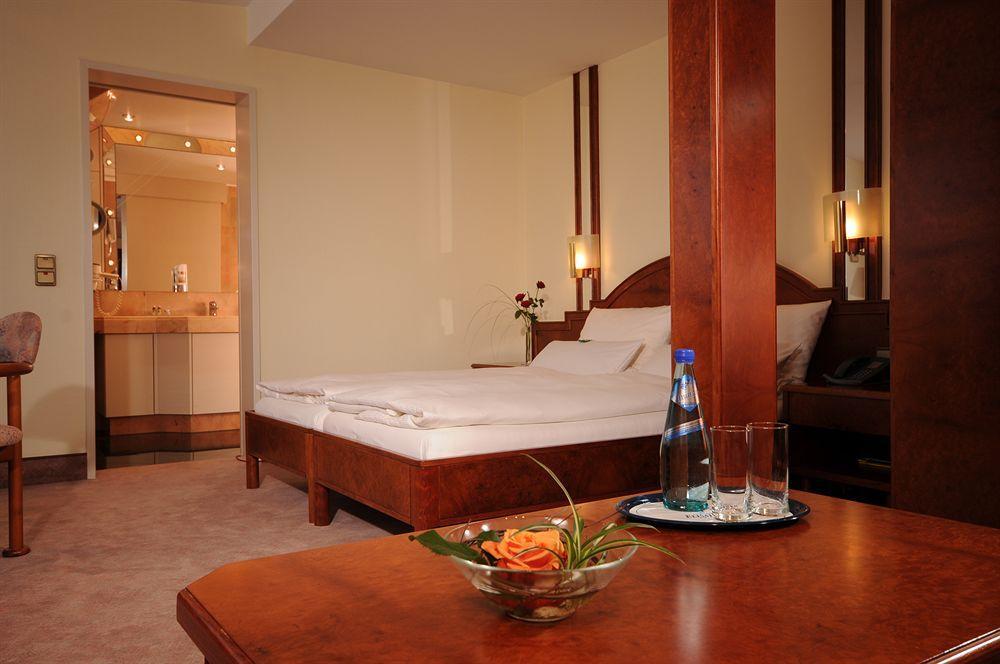 Marburger Hof Hotel ภายนอก รูปภาพ