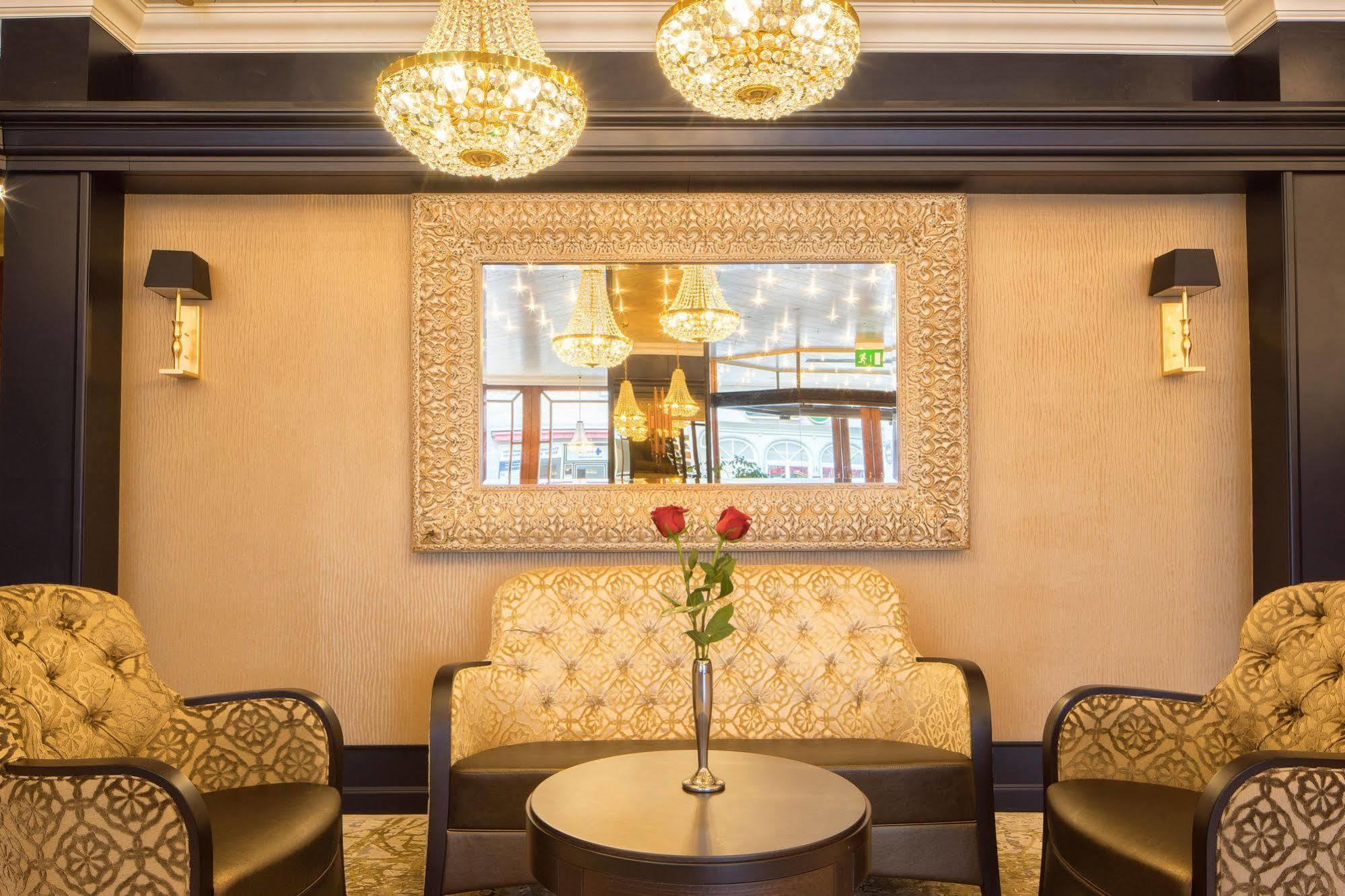 Marburger Hof Hotel ภายนอก รูปภาพ