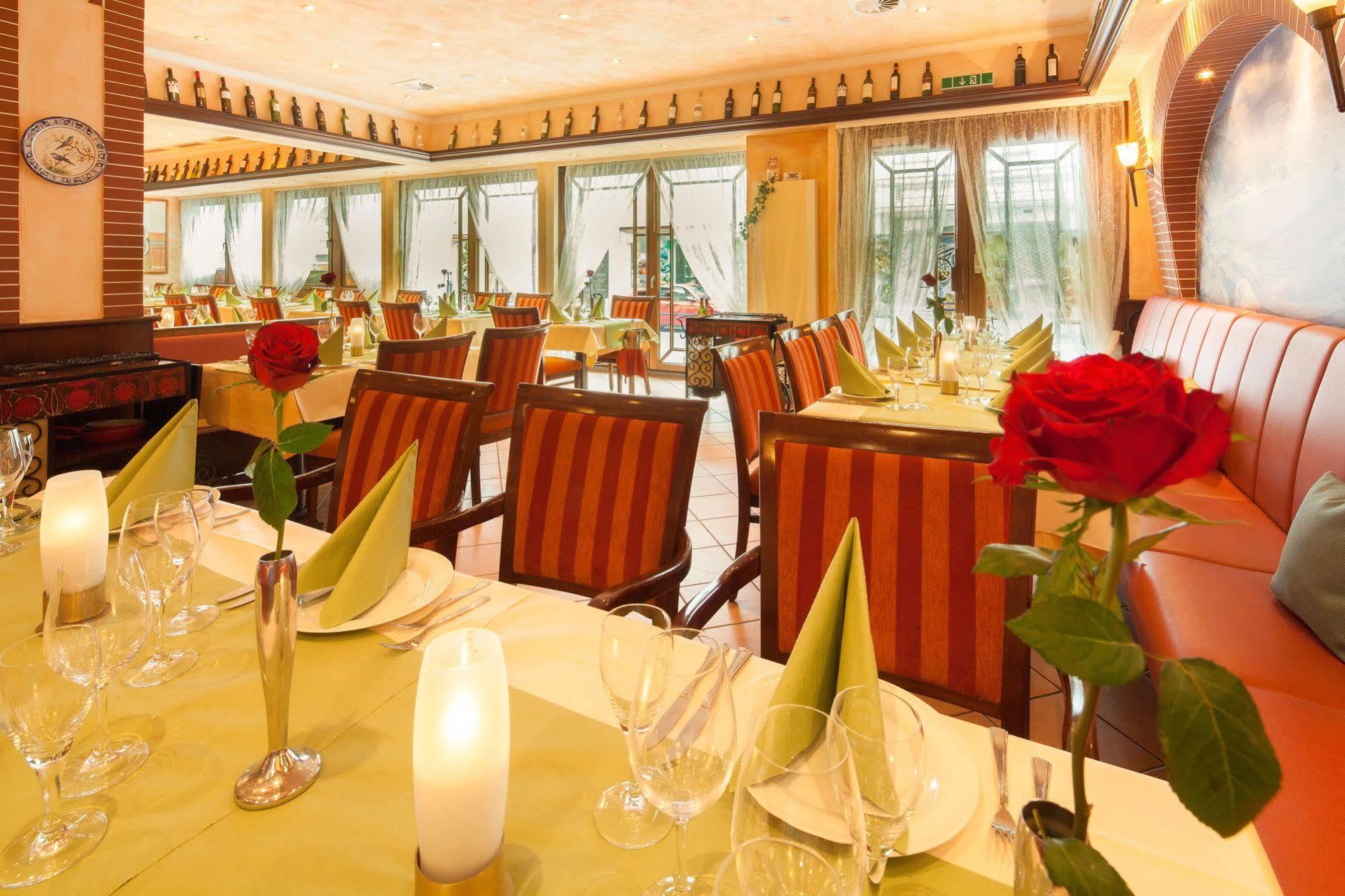 Marburger Hof Hotel ภายนอก รูปภาพ