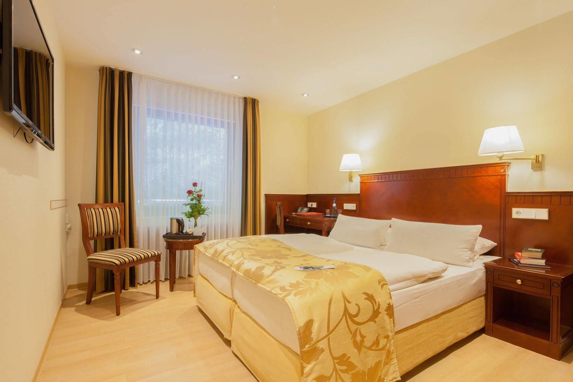 Marburger Hof Hotel ภายนอก รูปภาพ