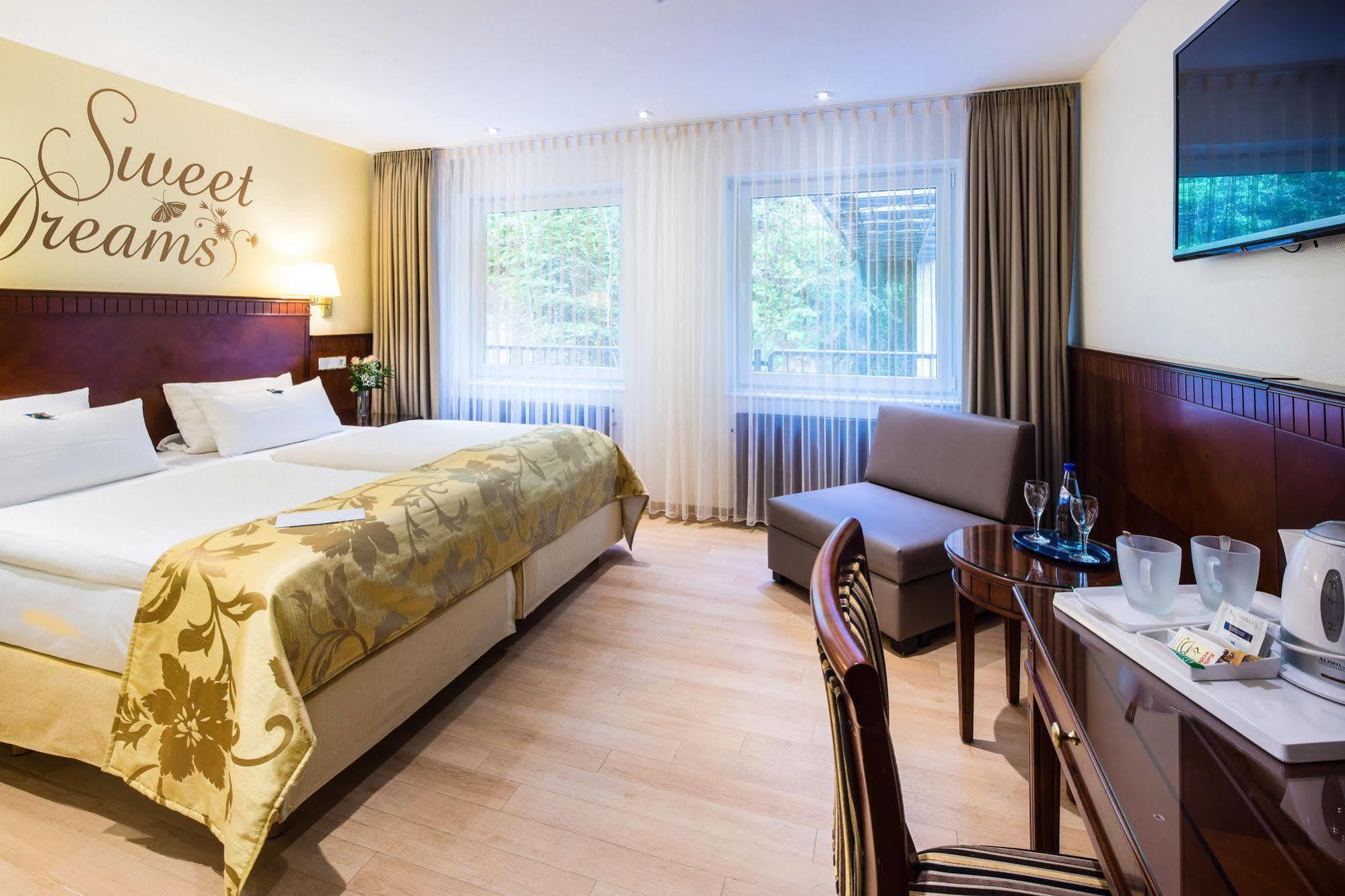 Marburger Hof Hotel ภายนอก รูปภาพ